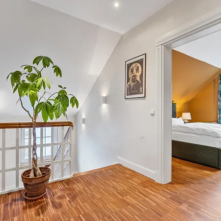 Apartment Cls Moderne Mit Garten Fuer Bis Zu 6 Personen, 2 E-ladesaeulen, 3 Parkplaetze, Loggia, Grosses Haus Zwischen Luebeck Und Ostsee, Ideale A1 Anbindung Nach Hamburg, Luebeck, Timmendorfer Bad Schwartau