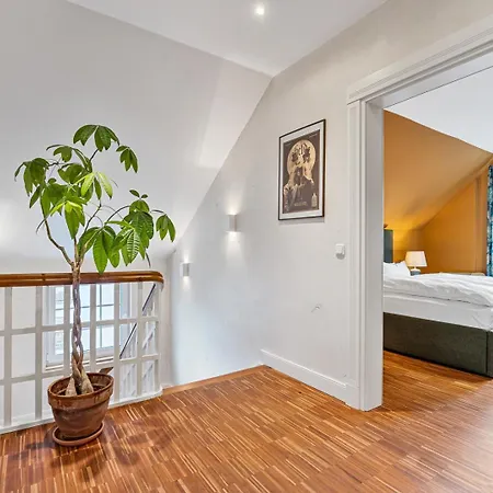 Apartamento Cls Moderne Mit Garten Fuer Bis Zu 6 Personen, 2 E-ladesaeulen, 3 Parkplaetze, Loggia, Big Egg, Massagesessel, Kaffeevollautomat, Grosses Haus Zwischen Luebeck Und Ostsee, Ideale A1 Anbindung Nach Hamburg, Luebeck, Timmendor Bad Schwartau