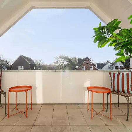 Cls Moderne Mit Garten Fuer Bis Zu 6 Personen, 2 E-ladesaeulen, 3 Parkplaetze, Loggia, Grosses Haus Zwischen Luebeck Und Ostsee, Ideale A1 Anbindung Nach Hamburg, Luebeck, Timmendorfer Apartment