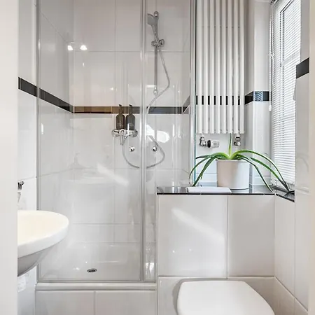 Cls Moderne Mit Garten Fuer Bis Zu 6 Personen, 2 E-ladesaeulen, 3 Parkplaetze, Loggia, Grosses Haus Zwischen Luebeck Und Ostsee, Ideale A1 Anbindung Nach Hamburg, Luebeck, Timmendorfer Bad Schwartau