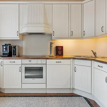 Cls Moderne Mit Garten Fuer Bis Zu 6 Personen, 2 E-ladesaeulen, 3 Parkplaetze, Loggia, Grosses Haus Zwischen Luebeck Und Ostsee, Ideale A1 Anbindung Nach Hamburg, Luebeck, Timmendorfer Apartment