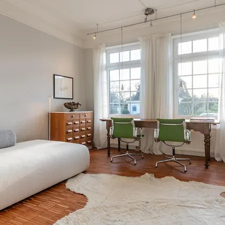 Apartment Cls Moderne Mit Garten Fuer Bis Zu 6 Personen, 2 E-ladesaeulen, 3 Parkplaetze, Loggia, Grosses Haus Zwischen Luebeck Und Ostsee, Ideale A1 Anbindung Nach Hamburg, Luebeck, Timmendorfer