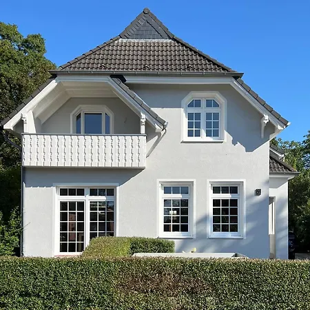Apartment Cls Moderne Mit Garten Fuer Bis Zu 6 Personen, 2 E-ladesaeulen, 3 Parkplaetze, Loggia, Grosses Haus Zwischen Luebeck Und Ostsee, Ideale A1 Anbindung Nach Hamburg, Luebeck, Timmendorfer Bad Schwartau